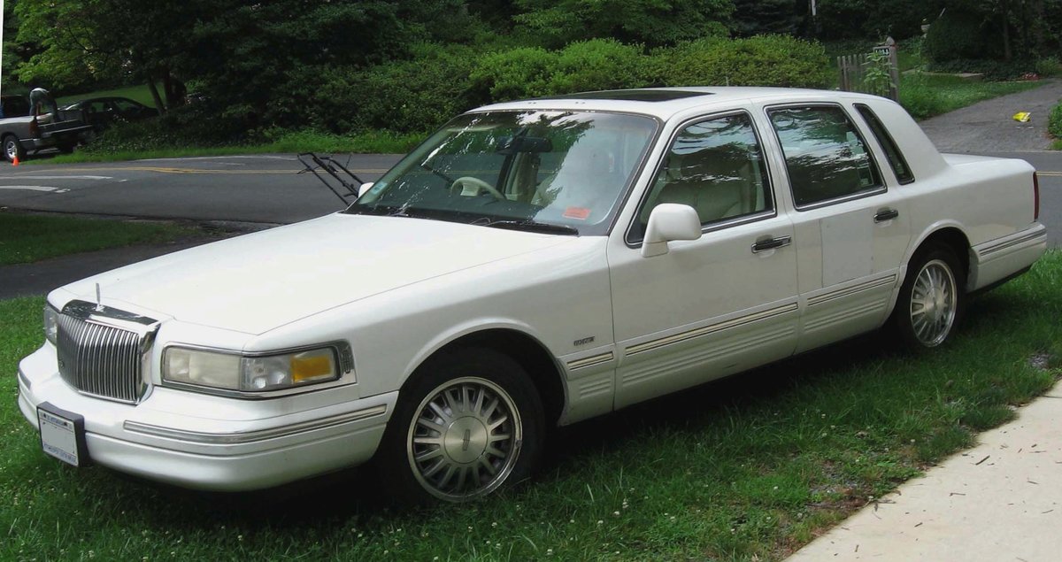 lincoln town car фото