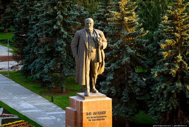 памятник ленину в челябинске фото