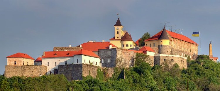 замок паланок в мукачево фото