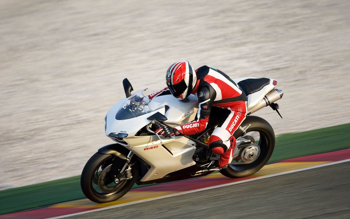 Ducati 848 фото
