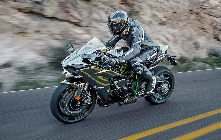 Компания Kawasaki, поразив месяц назад всех бескомпромиссным 300-сильным Kawasaki H2R