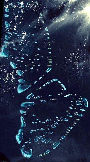 Расскажу, где находятся Мальдивы на карте мира и как туда добраться. Карта Мальдив на русском языке и все атоллы Мальдивского архипелага островов на карте.