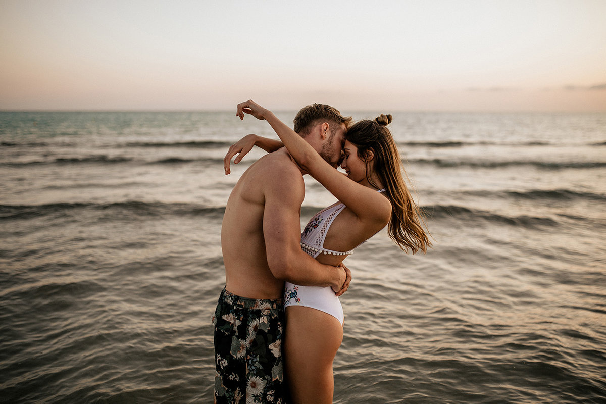 couples-on-beach-picture