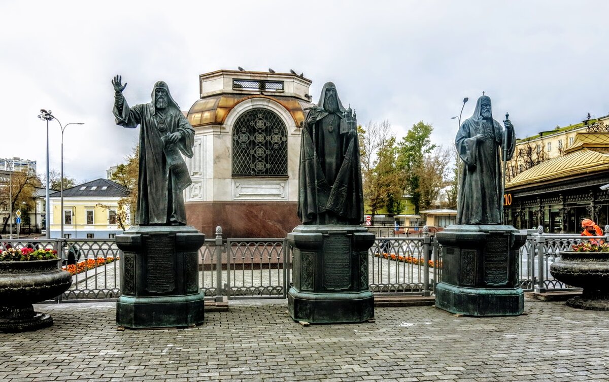 памятник лихудам фото