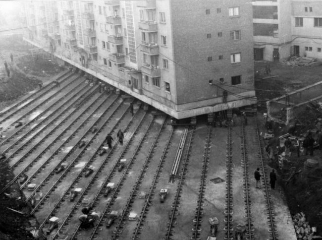 передвижение домов в москве фото