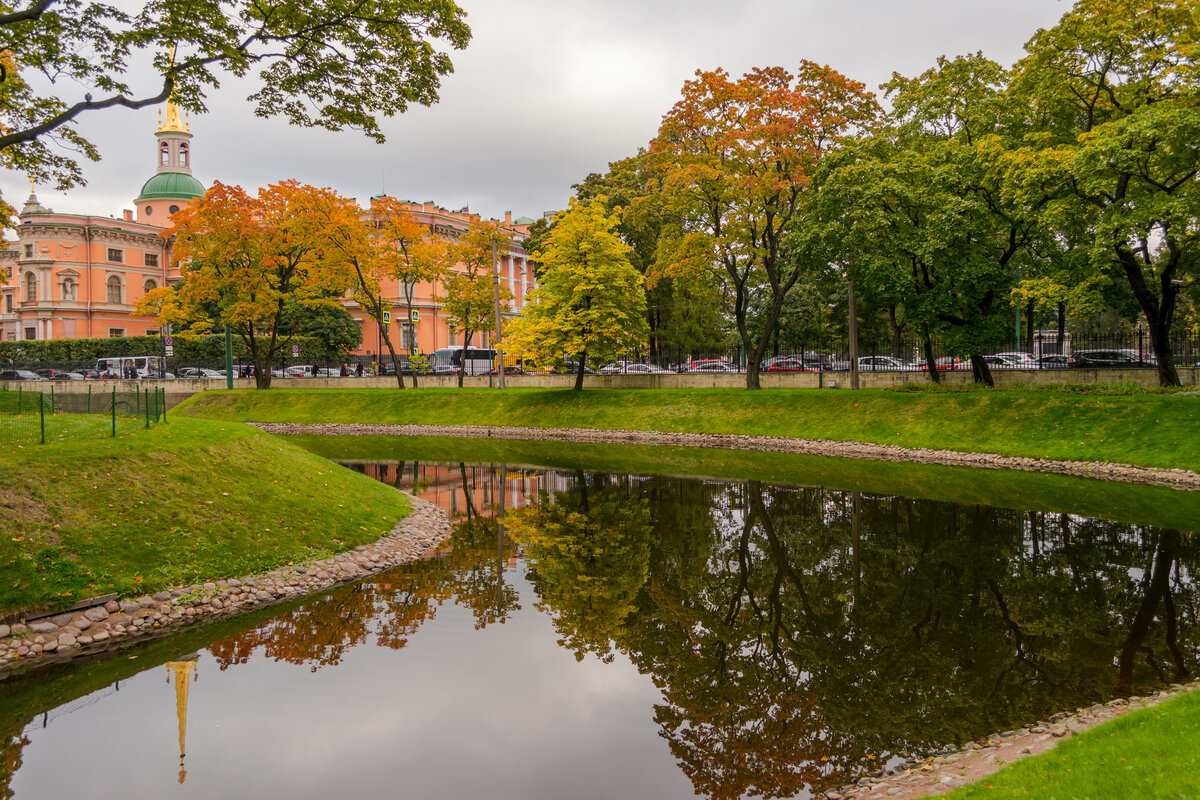 Разноцветная питерская осень
25 место 2019.10.08
#Санкт-Петербург #осень #сентябрь #mal.neznaika