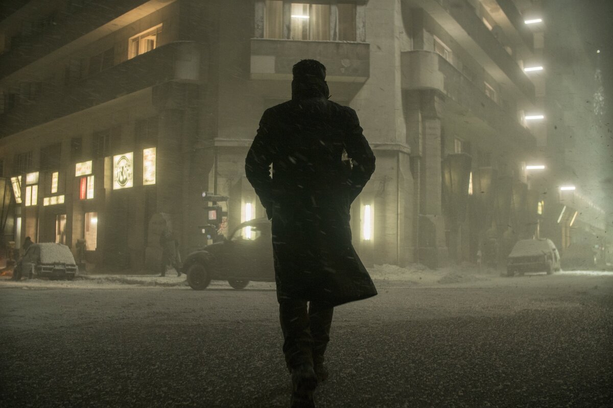 бегущий по лезвию 2049 фото