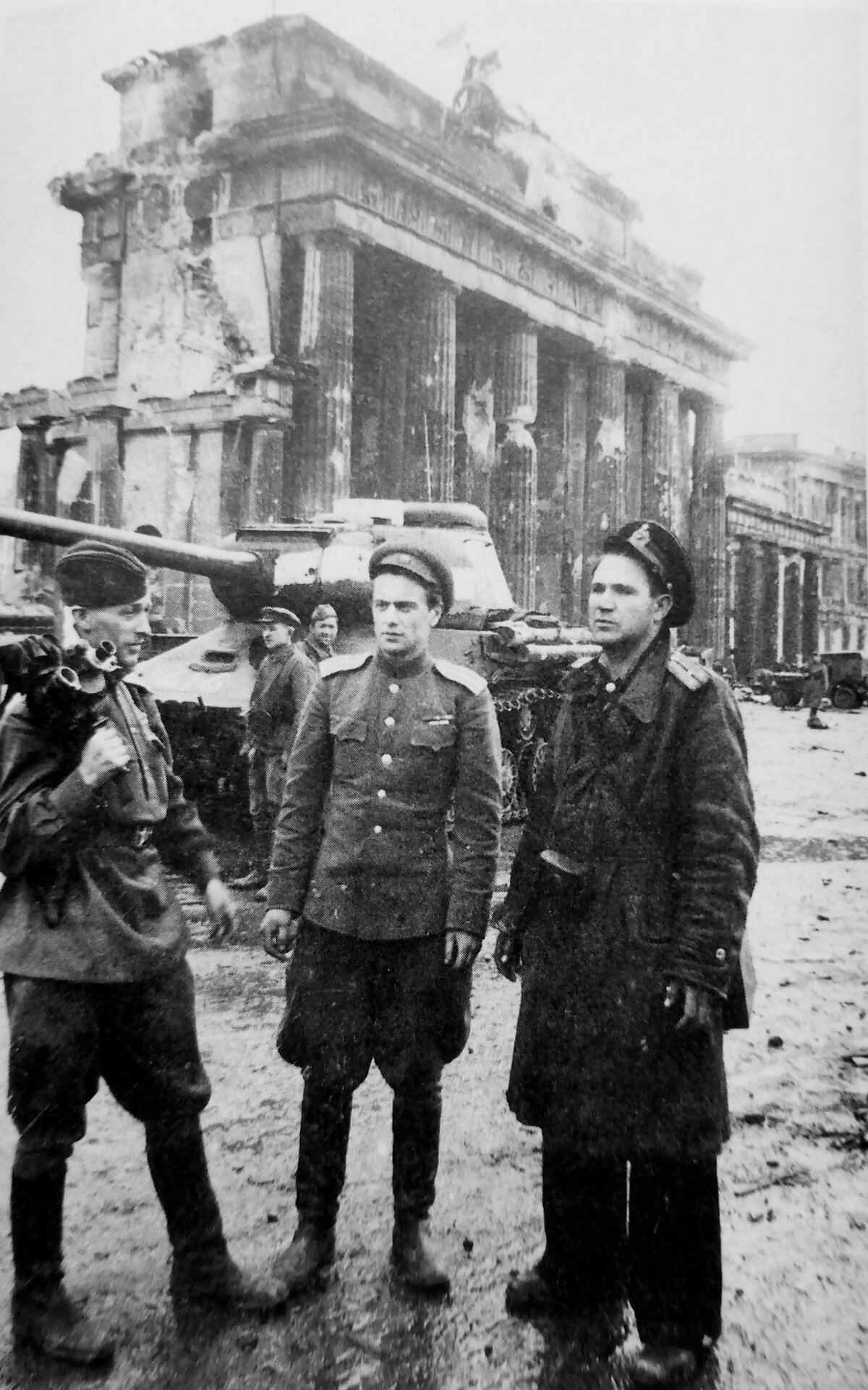 евгений долматовский берлин 1945 фото