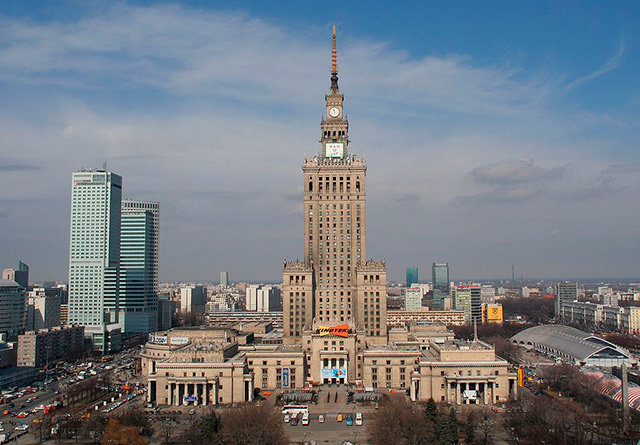 сталинская высотка в варшаве фото