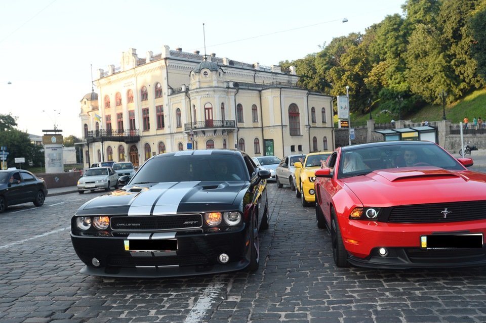 dodge challenger фото