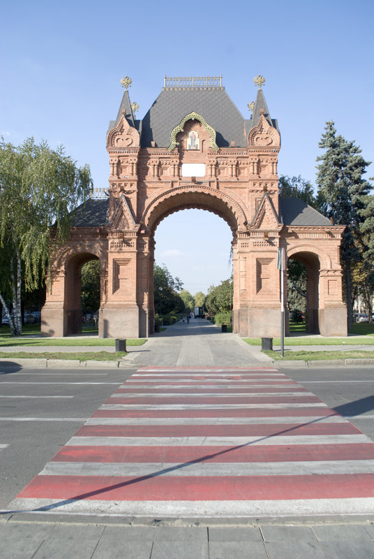 александровская триумфальная арка в краснодаре фото