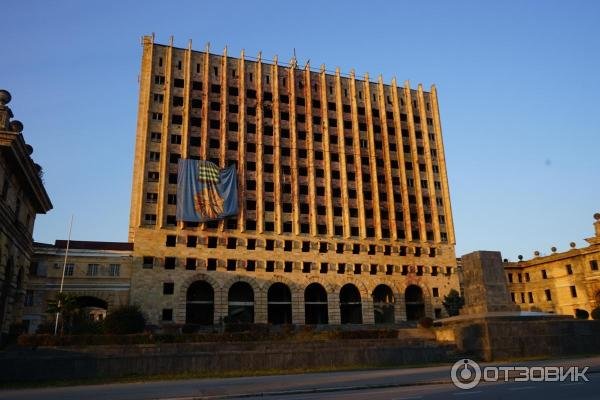 дом правительства абхазии фото