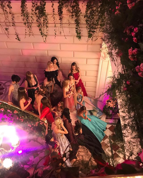 Screenshot 2019 12 01 Alice Cavanagh в Instagram «Just a few debs out on a Saturday night in Paris »