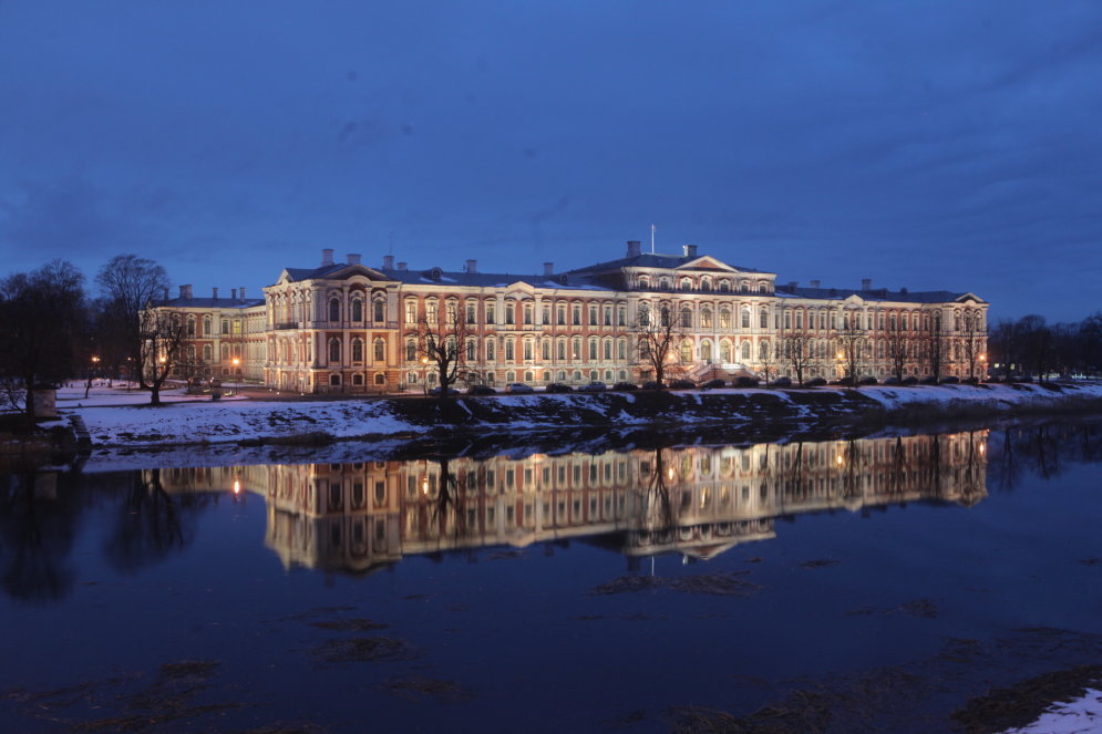 академия художеств в санкт петербурге фото