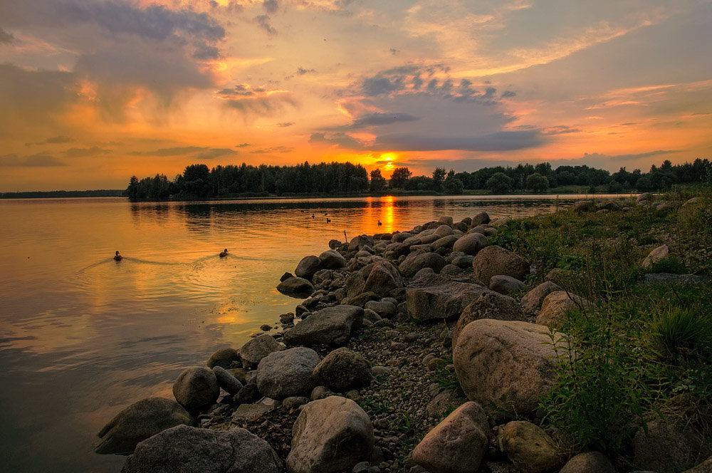 закат на реке фото