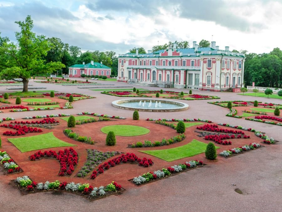парк кадриорг в эстонии фото