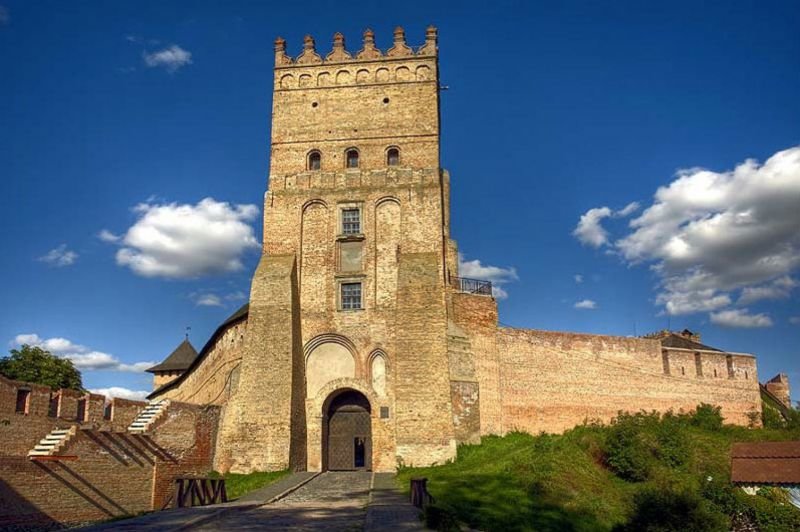 замок любарта в луцке фото