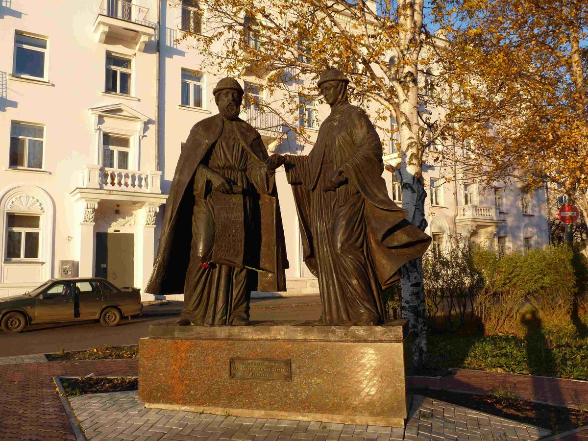 памятник петру и февронии в архангельске фото