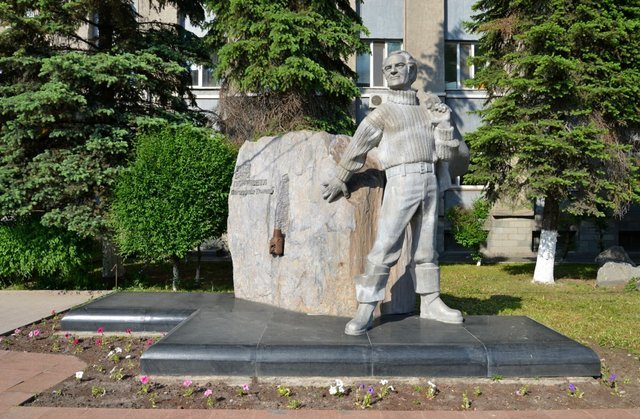 памятник юрию эрвье фото