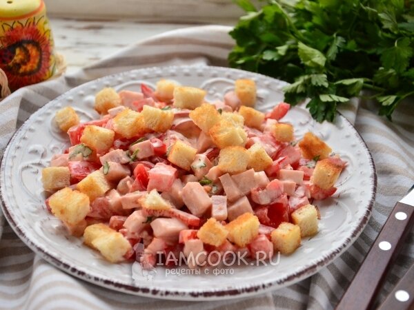салат с ветчиной и сухариками фото