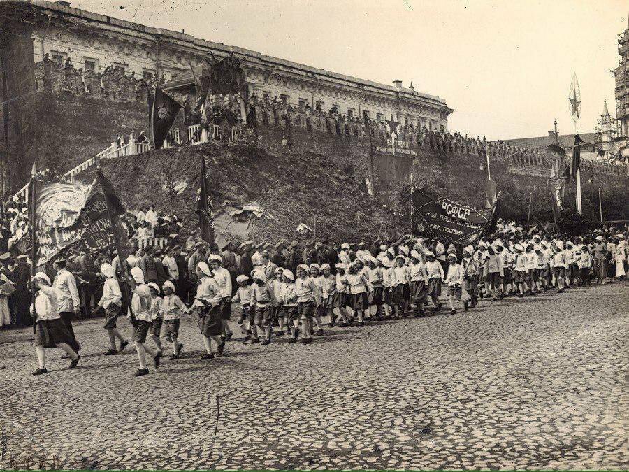 курган победы на красной площади в 1920 г. фото