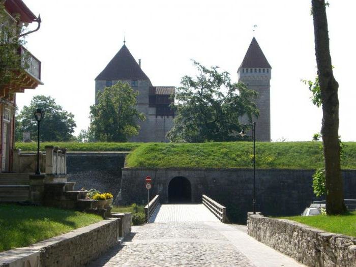 замок курессааре двор фото