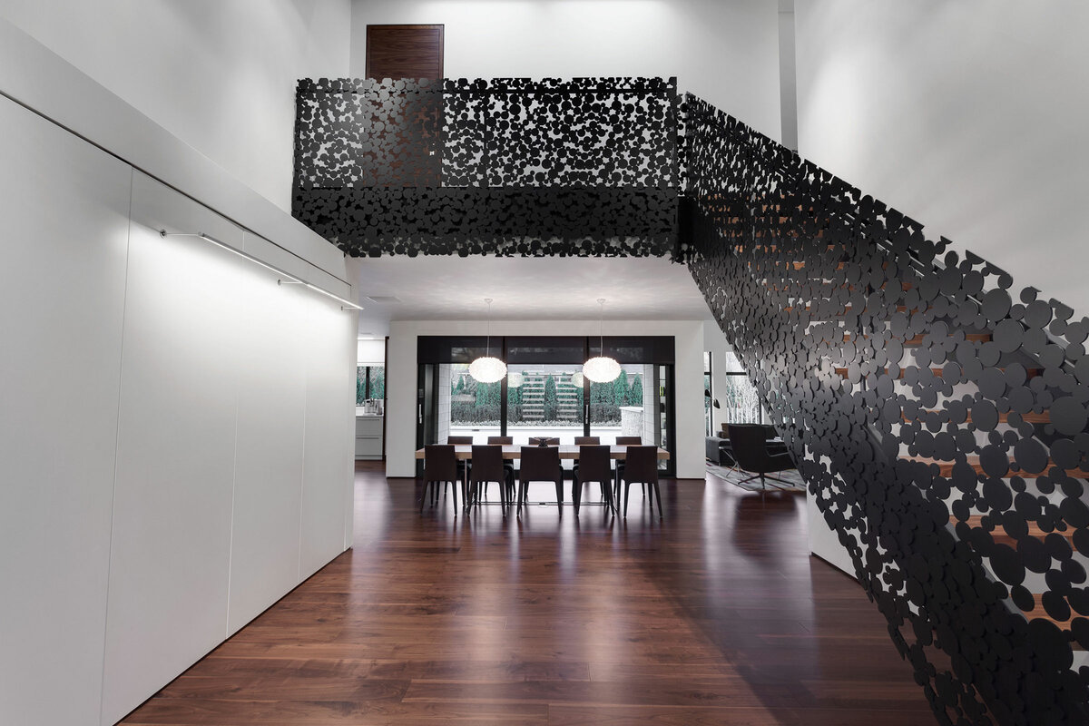 современные лестницы из металла в интерьере дома фото