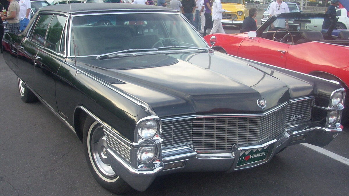 cadillac fleetwood фото