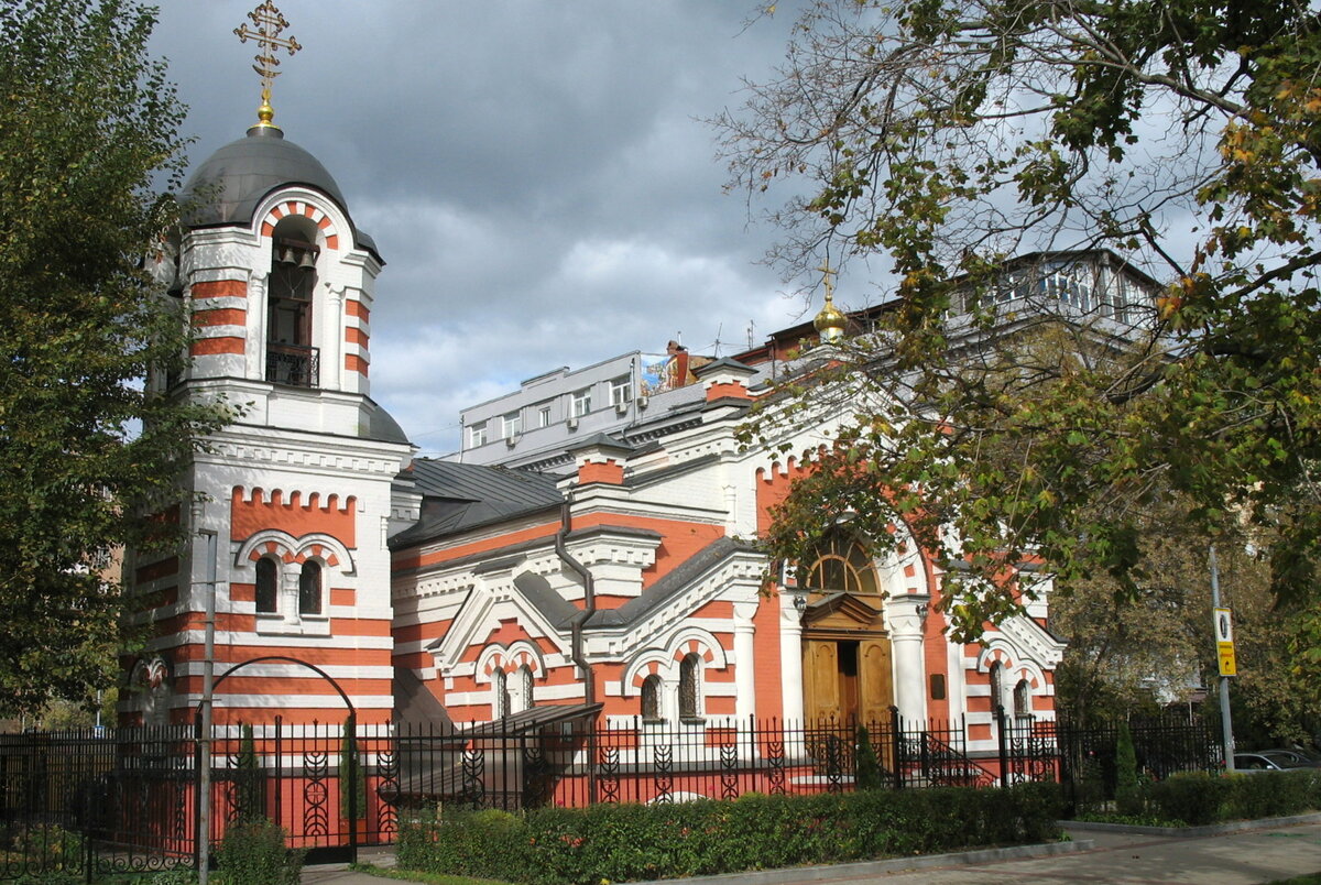 храм часовня архангела михаила при кутузовской избе фото