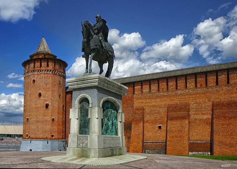 маринкина башня и памятник дмитрию донскому фото