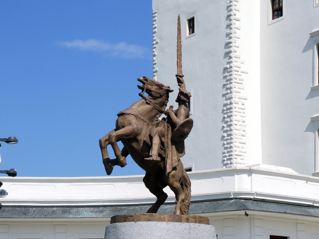 the statue фото