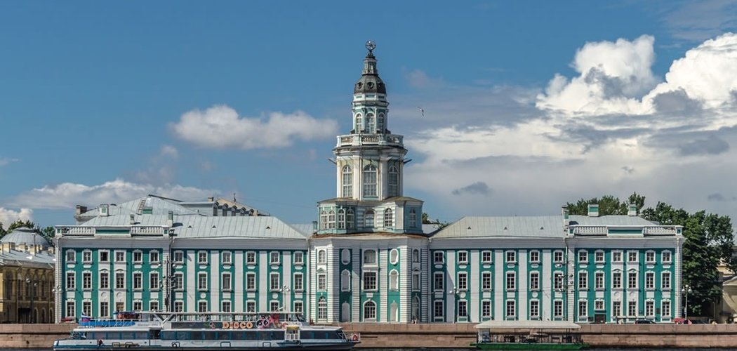 музей кунсткамера в санкт петербурге фото