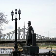 памятник пушкину в твери на набережной фото