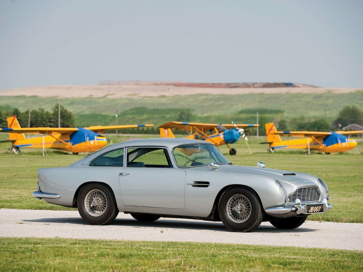 aston martin db5 фото