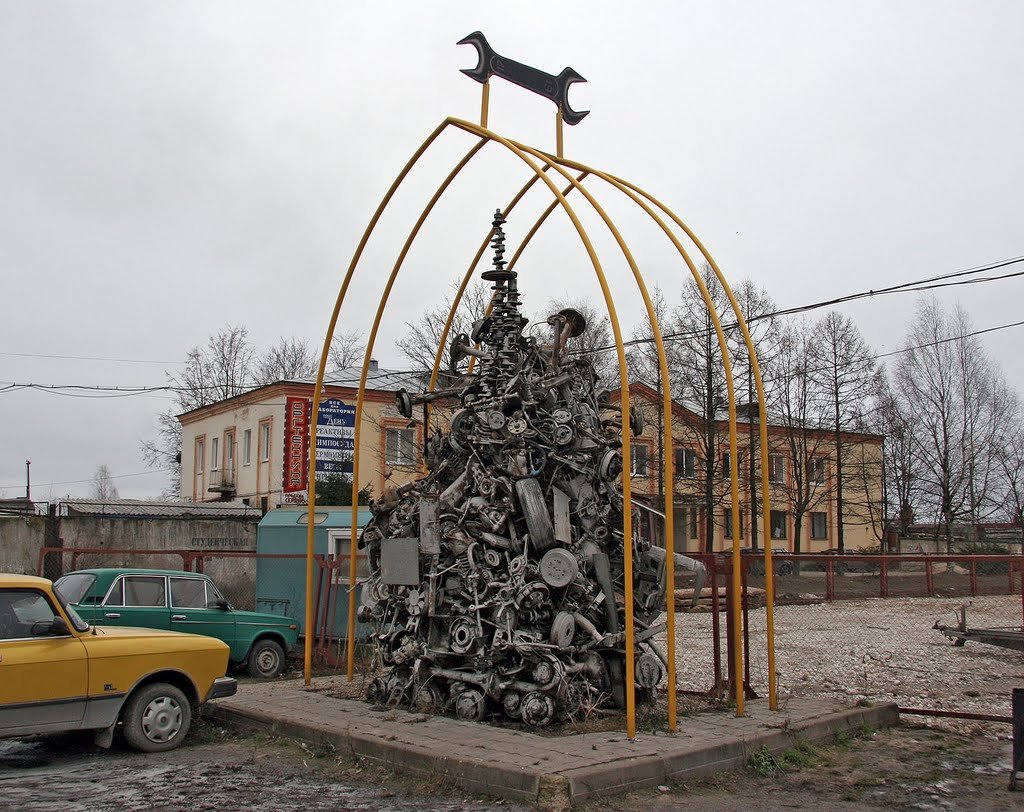 необычные памятники в великом новгороде фото