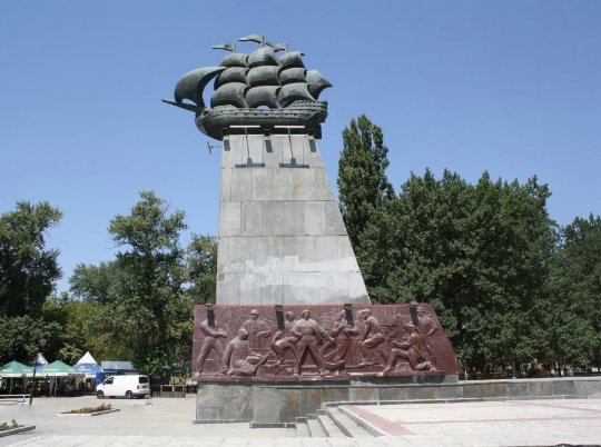 памятник корабелам в херсоне фото