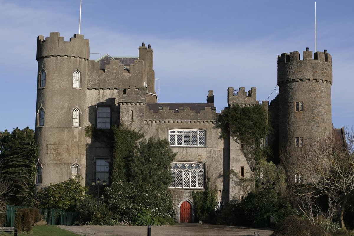 malahide castle фото