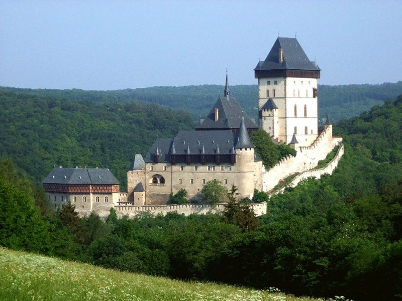 замок карлштейн чехия фото