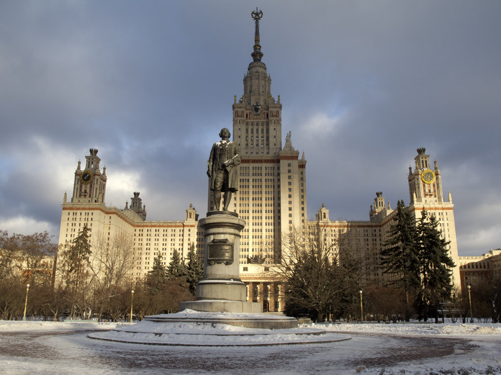 ломоносов михаил васильевич памятник в москве мгу фото