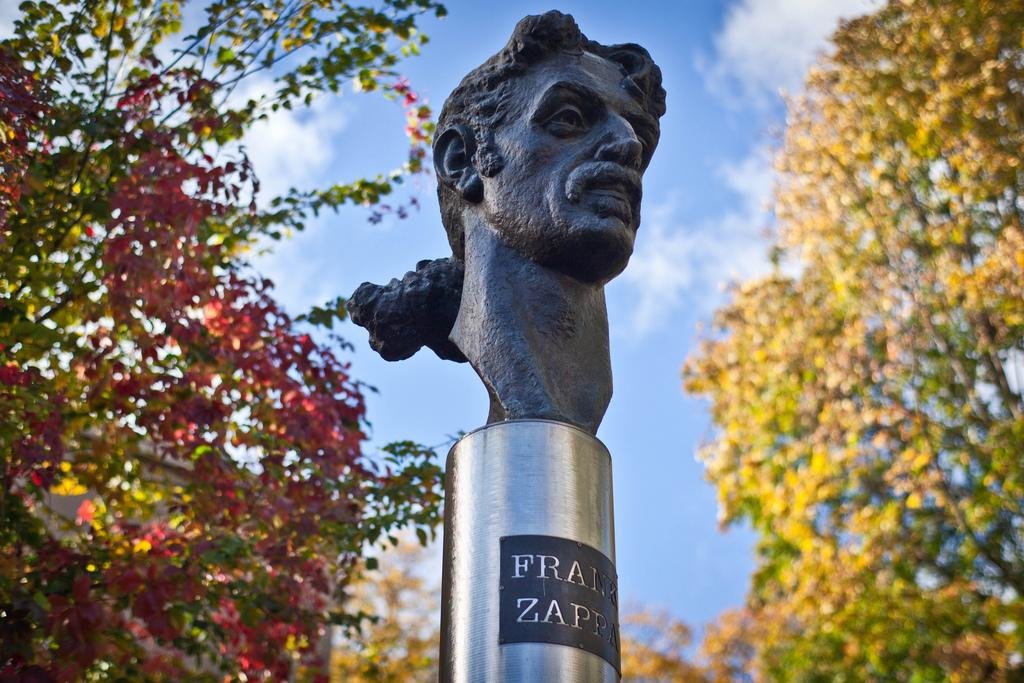 frank zappa монумент в вильнюсе фото