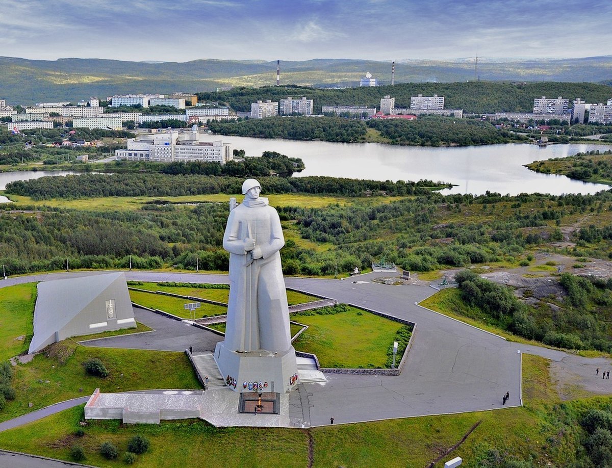памятник защитникам заполярья мурманск фото