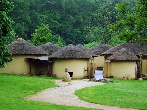 hut village фото
