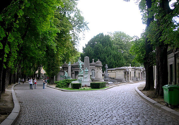 кладбище монмартр в париже фото
