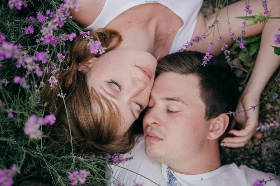 love story в лавандовом поле фото