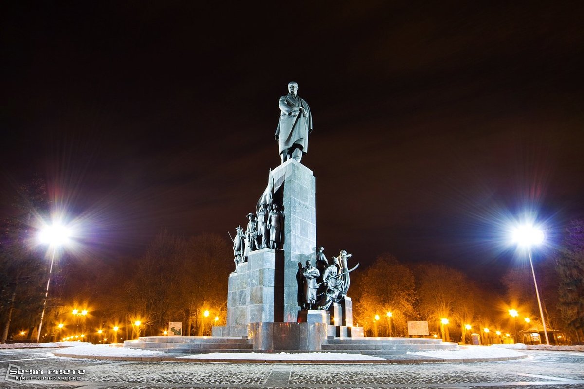 памятник тарасу шевченко в харькове фото