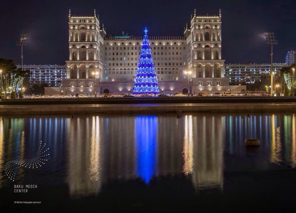 новогодняя елка в азербайджане фото
