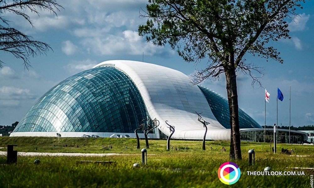грузинский парламент кутаиси фото