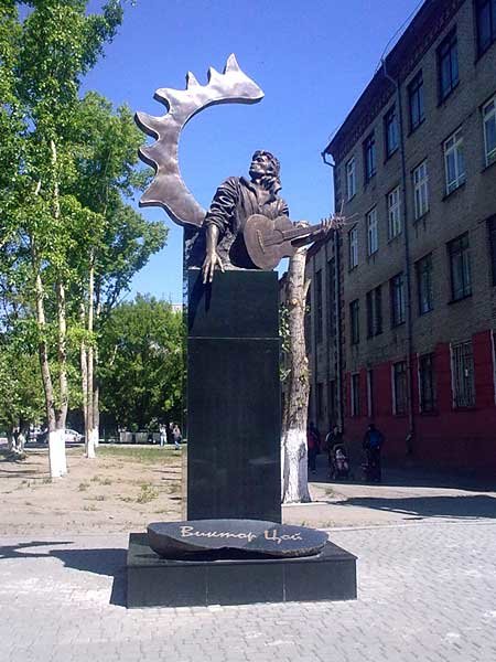 памятник цою в барнауле фото