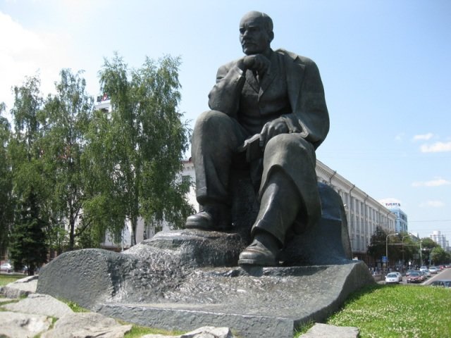 памятник якубу коласу фото