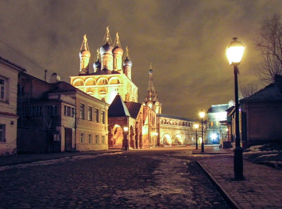 крутицкое подворье москвы ночью фото